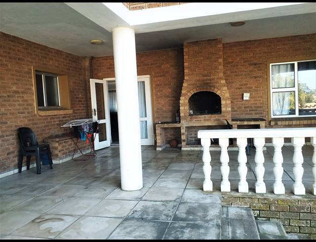 6 BEDROOM HOUSE FOR SALE IN ATHLONE PARK